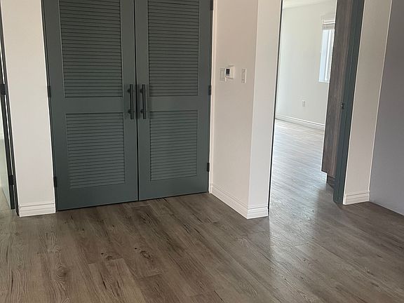 5th image of 5731 Lexington Ave #101