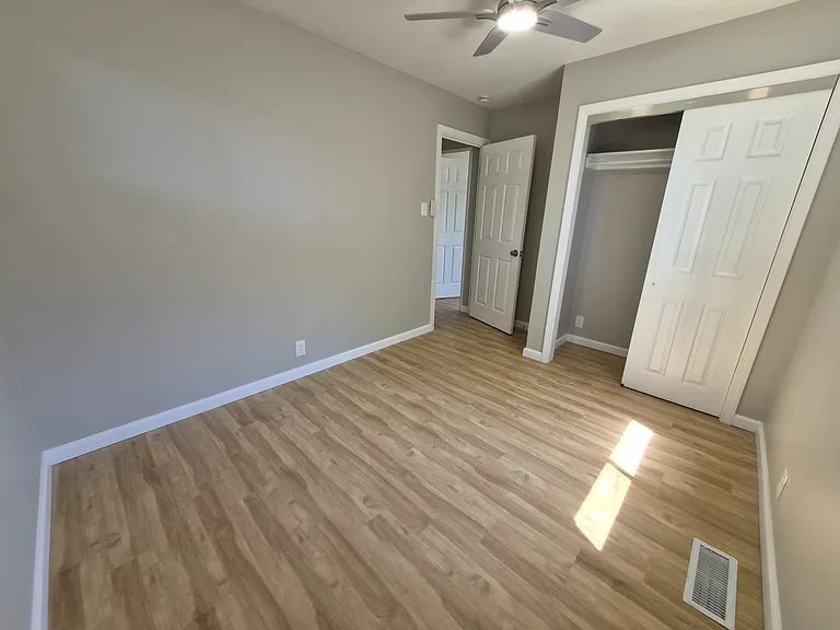 464 Carol Dr — Photo 14