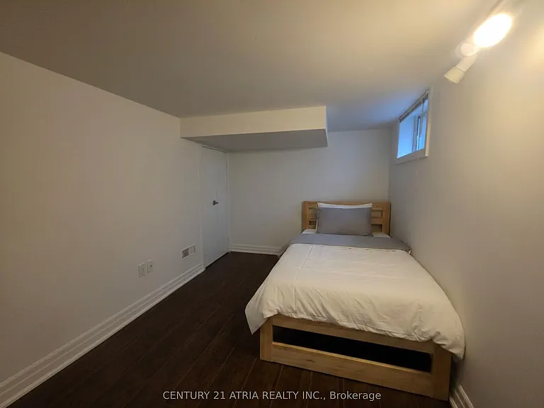 18 Grandview Ave #LOWER — Photo 7