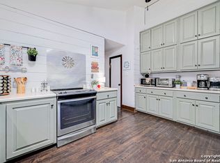 6841 Country View Ln, San Antonio, TX 78240