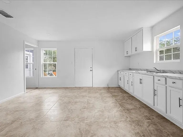 1105 Esperanza St #A — Photo 6