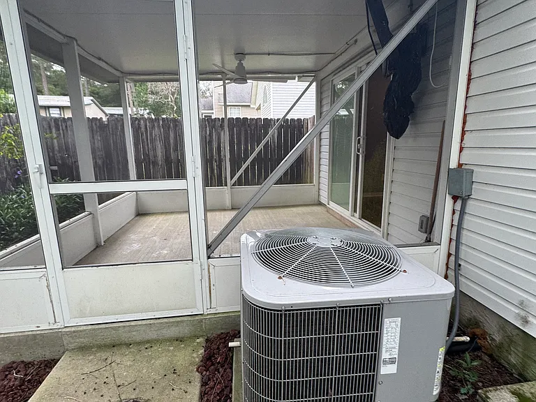 2074 Cambridge Cir — Photo 22
