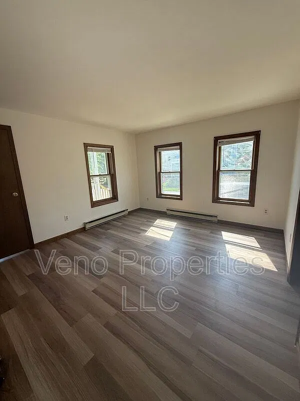 2 bed, 1.0 bath, 1000 sqft, $1,750 — Photo 1