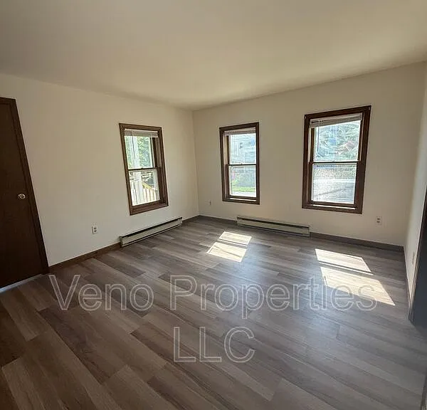 2-4 Russell St #2A — Photo 5