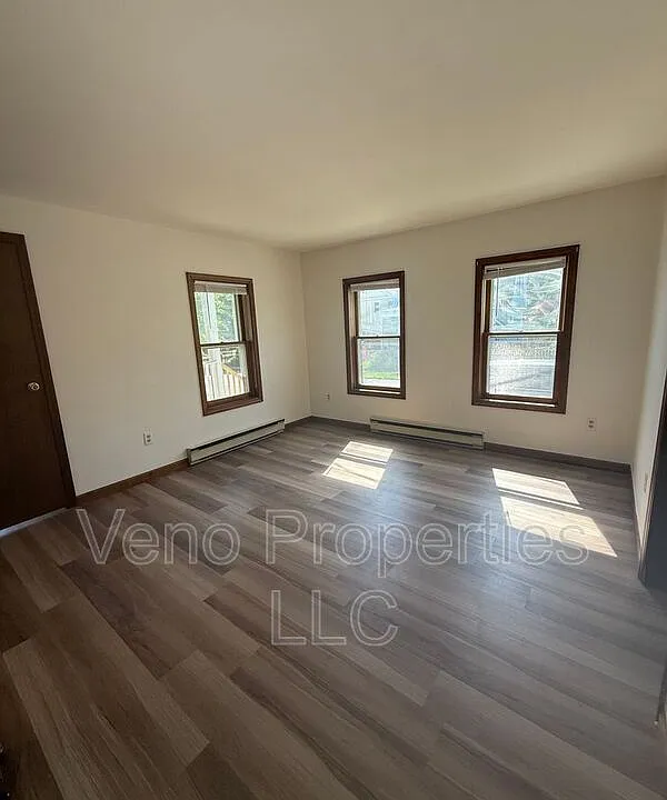 2-4 Russell St #2A