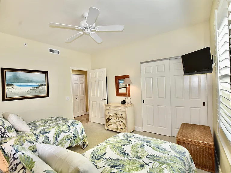 430 Cove Tower Dr #1-302 — Photo 17