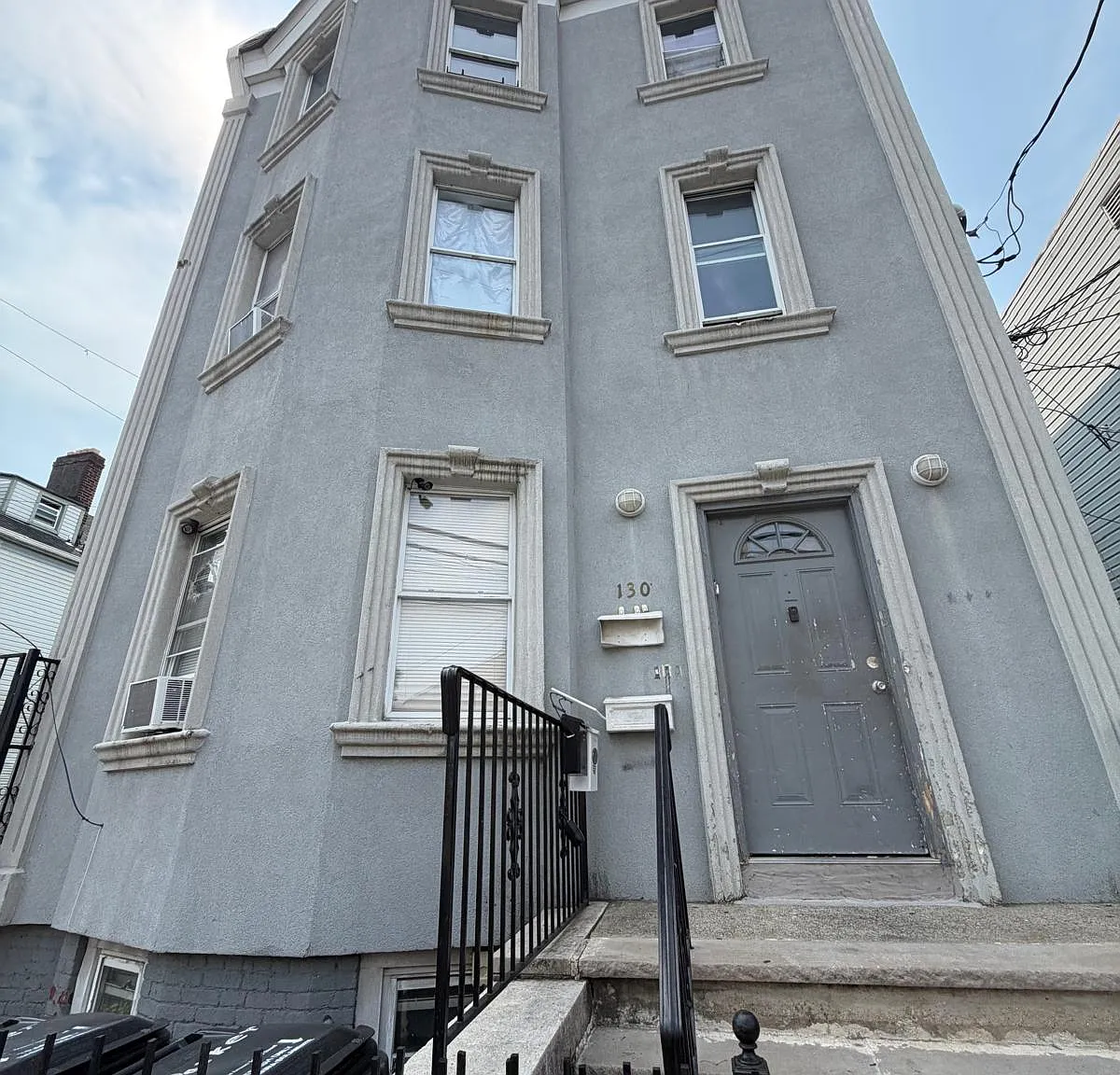 3 bed, 1200 sqft, $2,100 — Photo 2