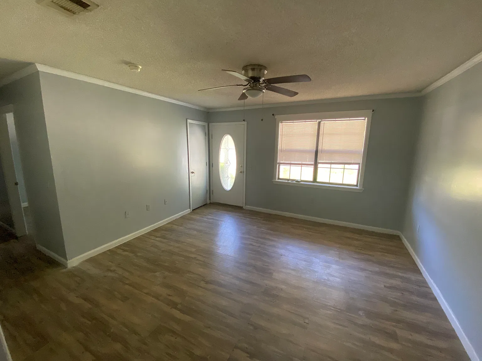 3 bed, 1.5 bath, 1400 sqft, $1,350 — Photo 4