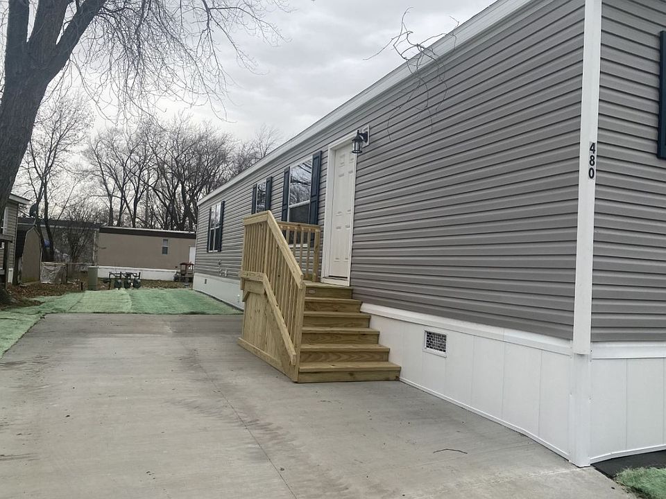 2nd image of 480 Sterling St E