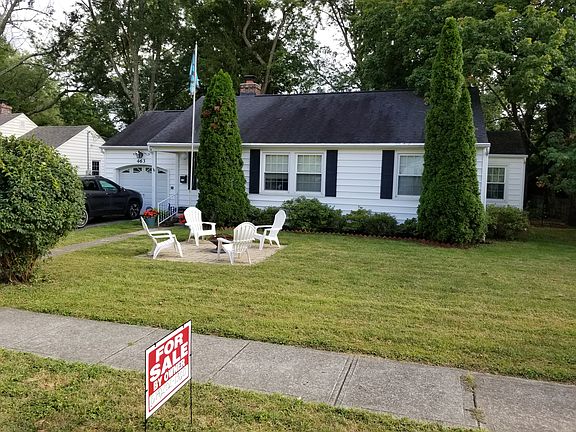 2nd image of 463 Selby Blvd N