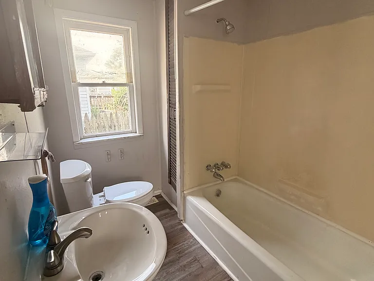 119 Whiting Ave — Photo 16