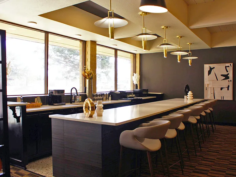 Los Altos Towers — Photo 30
