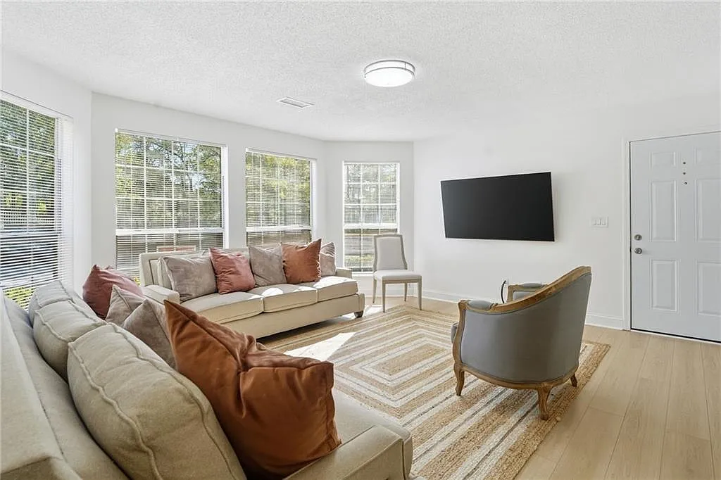 2 bed, 2.0 bath, 880 sqft, $2,100 — Photo 4