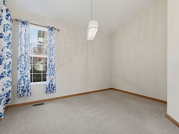 4th image of 1547 W Cadillac Cir