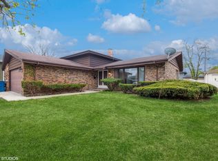 70 Francis Ln, Chicago Heights, IL 60411