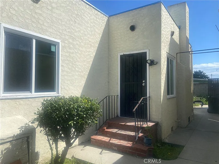 215 N Holly Ave — Photo 3