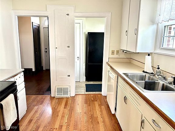 2nd image of 604 E Broad St