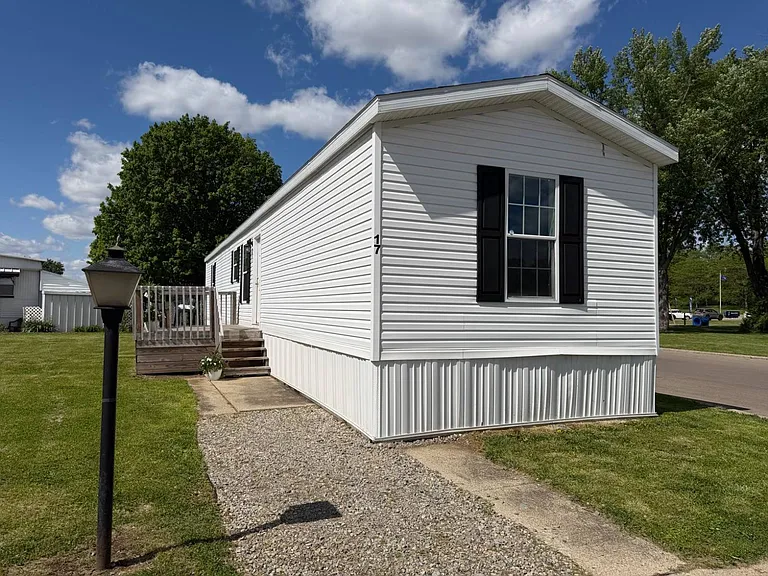 17 Highlander Ave #34 — Photo 1