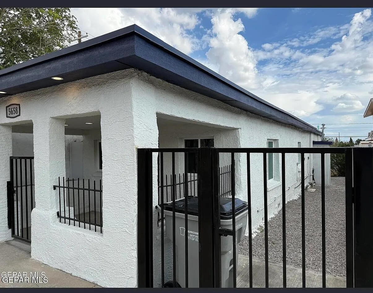 2 bed, 1.0 bath, 864 sqft, $1,150 — Photo 1