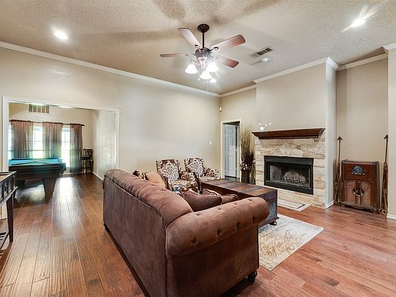 5th image of 2921 Oak Ridge Dr