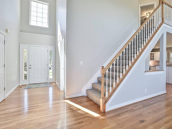 3rd image of 618 Irishrose Ln