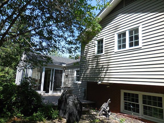 2nd image of 484 Summit Dr