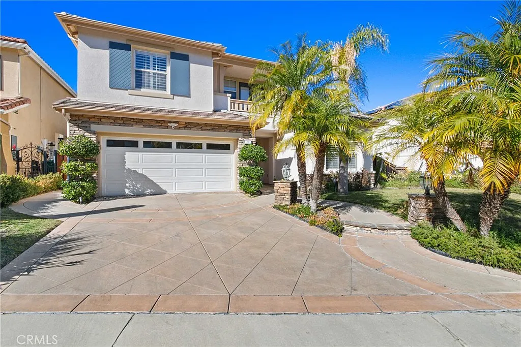 5 bed, 4.5 bath, 3815 sqft, $8,995 — Photo 1