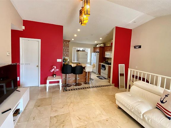 5th image of 8039 Lake Dr APT 201