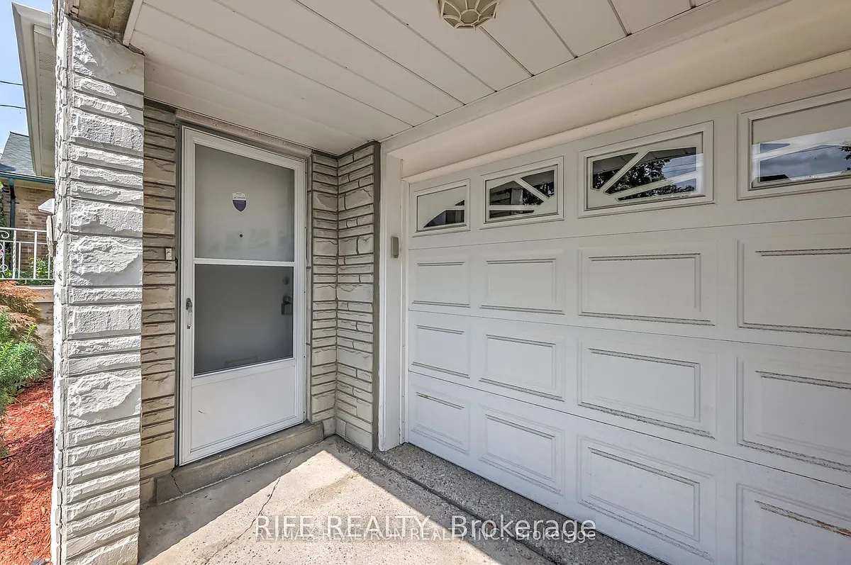 Building Photo - 387 Willowdale Ave