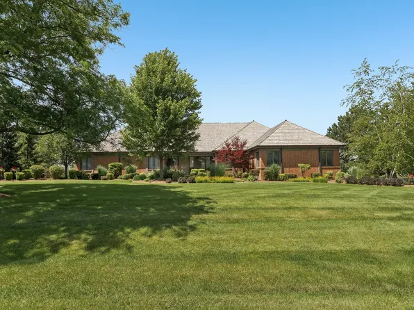 1960 Abbotsford Dr, Inverness, IL 60010