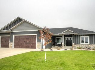 413 Mulligan Cir, Hartford, SD 57033