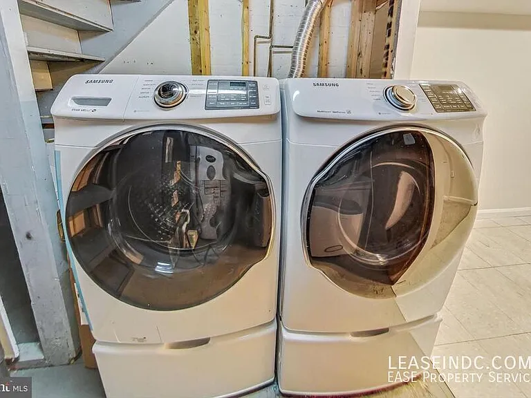 535 Gresham Pl NW — Photo 32