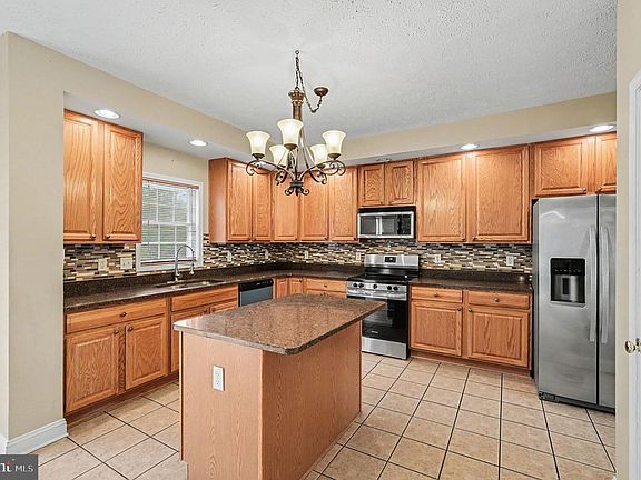 5th image of 15 Grassland St