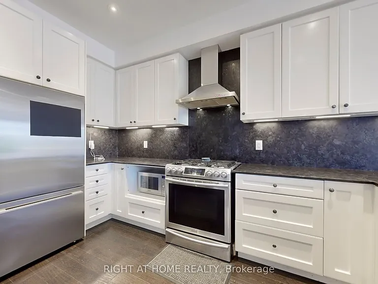 31 Lady Evelyn Cres — Photo 23