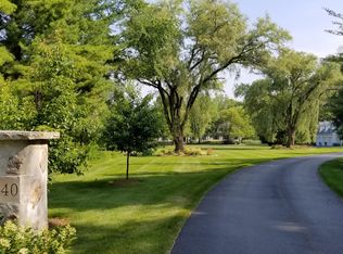 13340 N Hawthorne Ct, Mequon, WI 53097