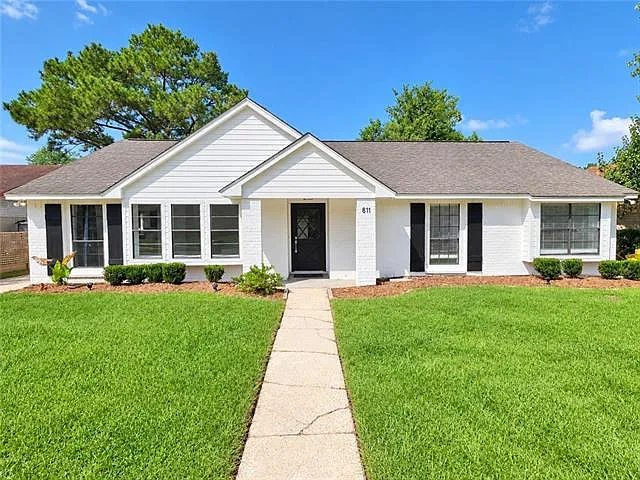 4 bed, 2.0 bath, 2059 sqft, $2,300 — Photo 1