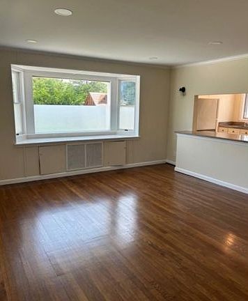 5th image of 66 Chicago Ave
