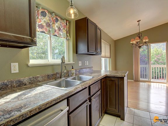 5th image of 19737 Highland Ridge Dr