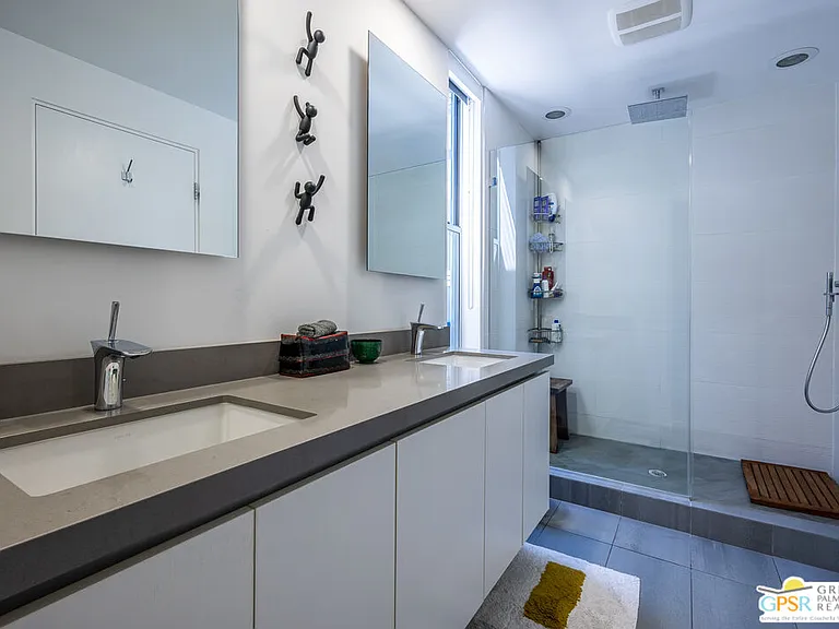 1009 Iris Ln — Photo 23