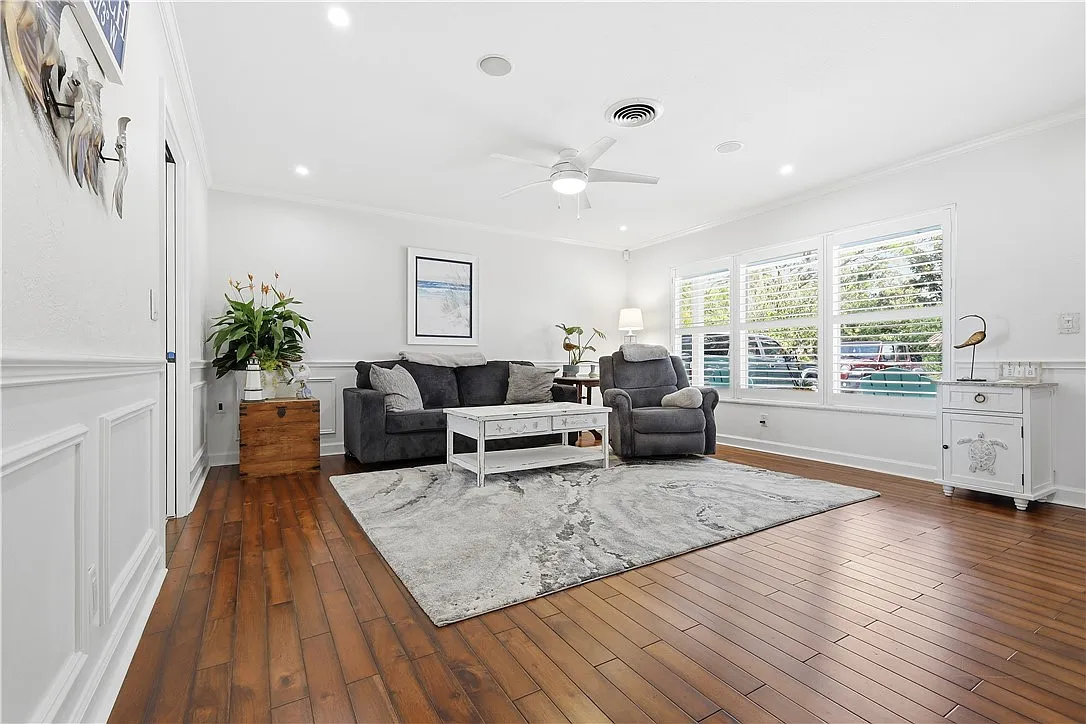 2 bed, 1036 sqft, $3,500 — Photo 1