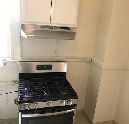 5th image of 1270 Pine St APT 27