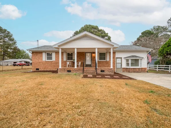 239 S Orange St, Coats, NC 27521