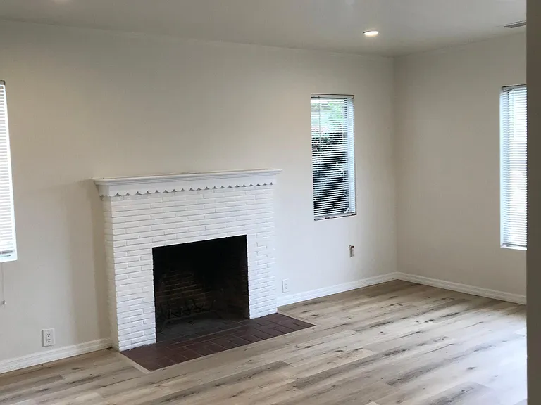 2424 23rd St — Photo 3