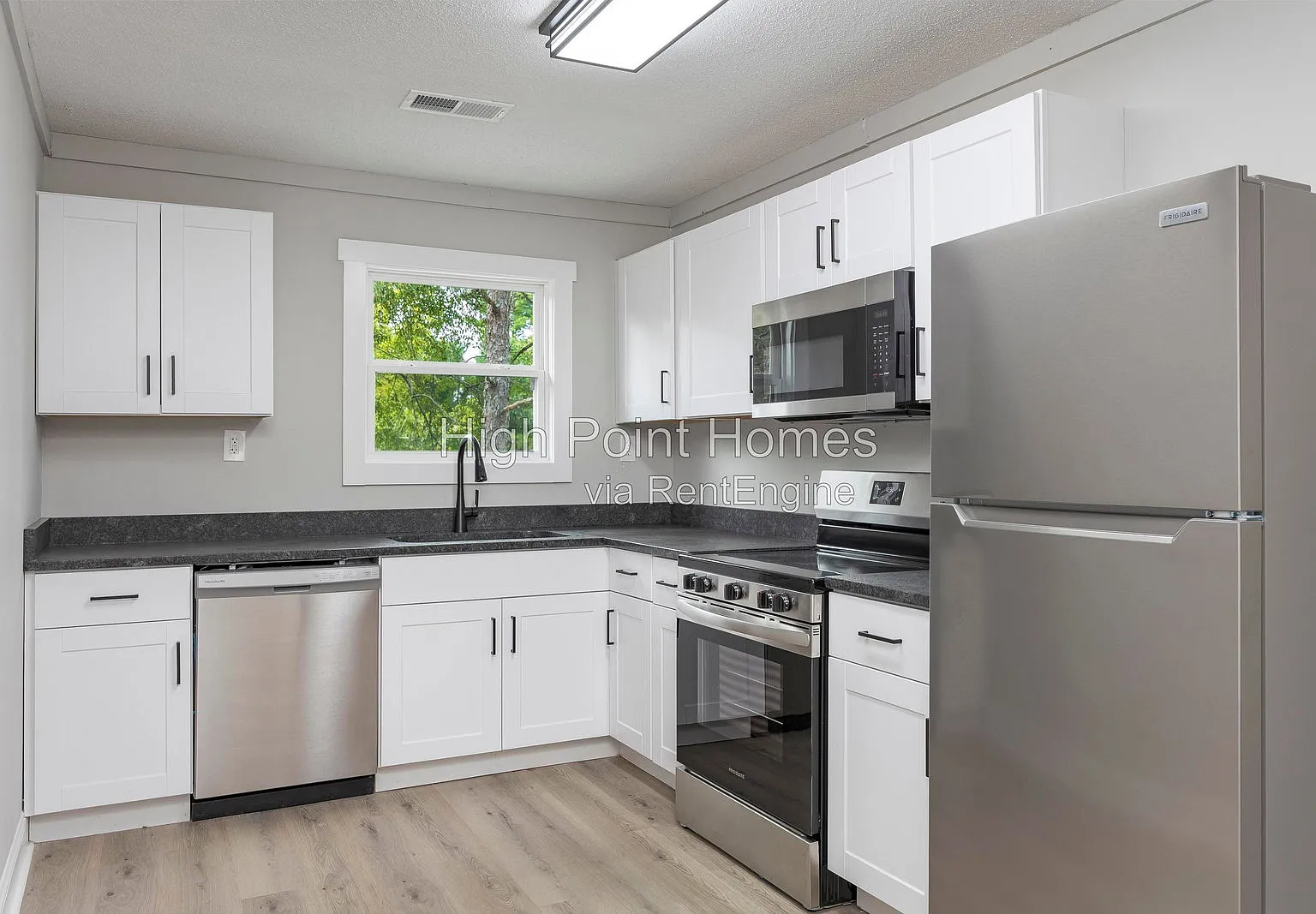 2 bed, 1.0 bath, 930 sqft, $1,185 — Photo 2