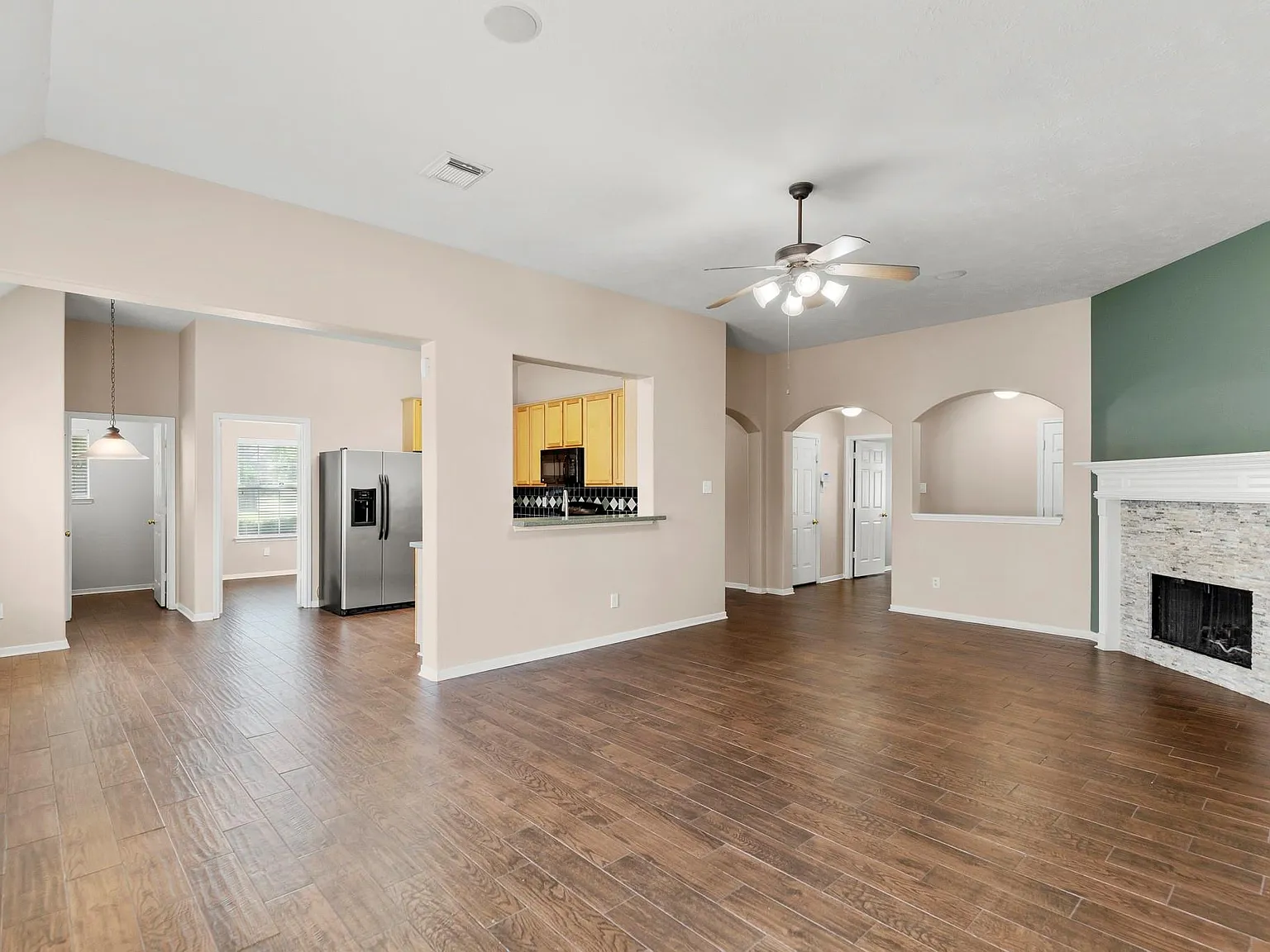 4 bed, 2.0 bath, 2147 sqft, $2,485 — Photo 3