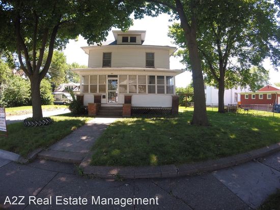 211 Cedar St Davenport Ia 52802 Zillow