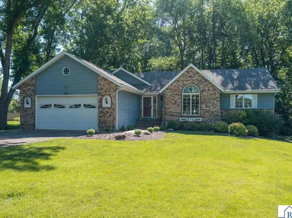 377 Carol Ct, North Mankato, MN 56003