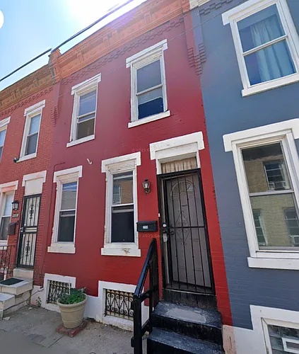 2210 Greenwich St Photo 1