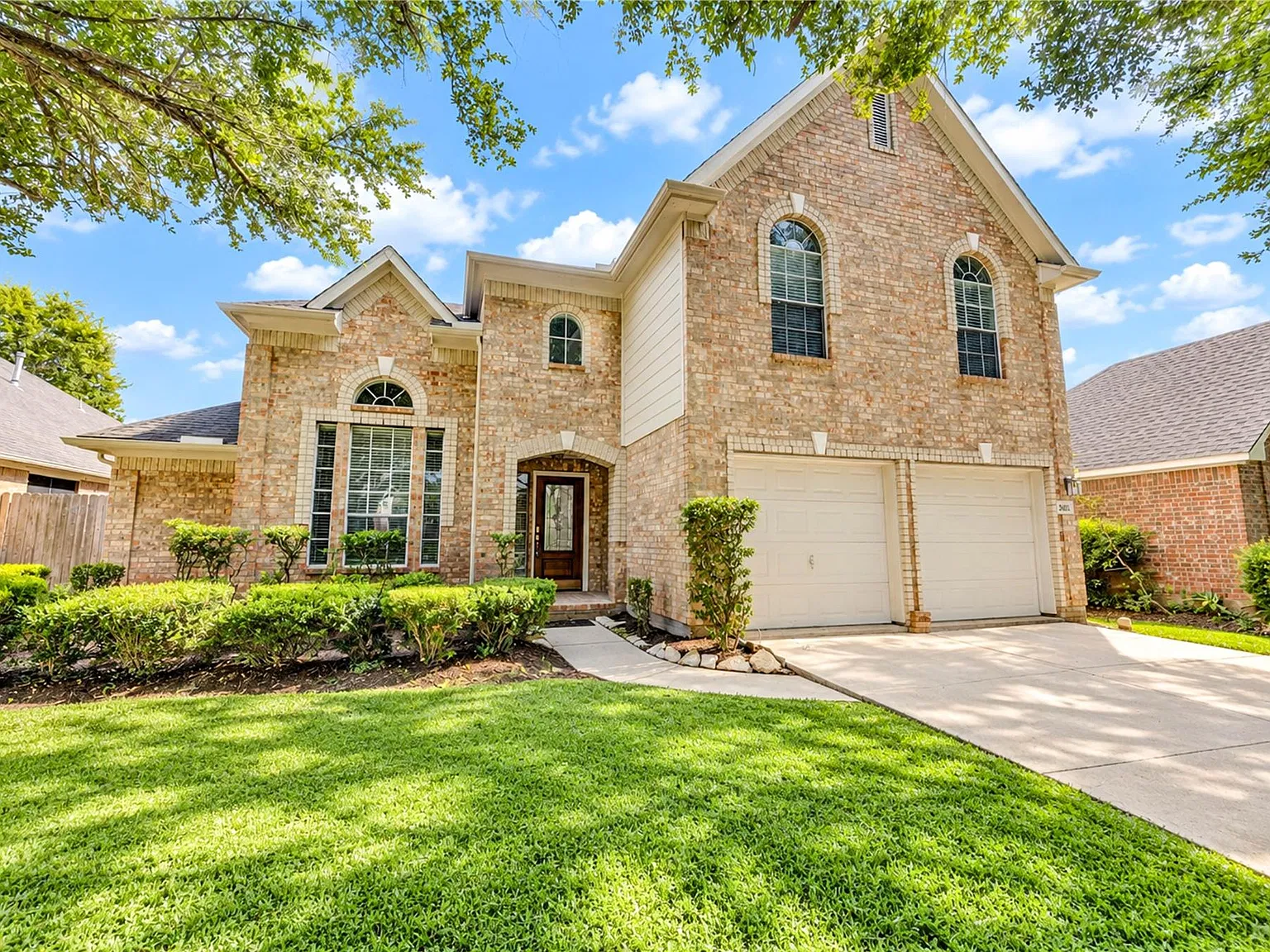 4 bed, 2.5 bath, 2686 sqft, $2,450 — Photo 2