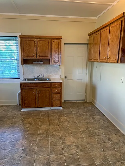 1663 Kentucky Ave — Photo 4
